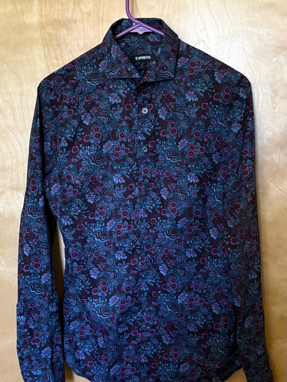 Express Petite Men/Youth Purple/Blue Floral Button-Down Shirt

Extra Slim Fit